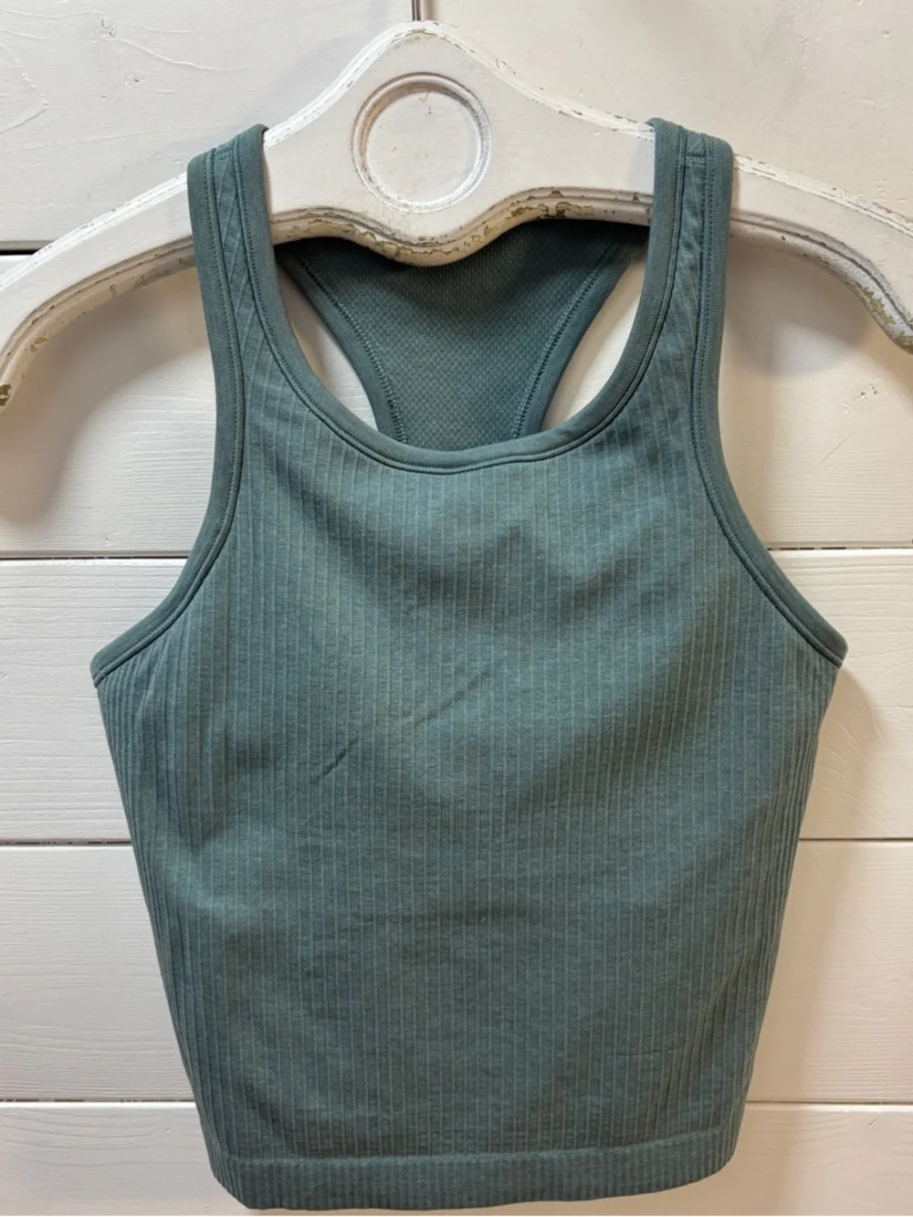 LULULEMON Green Cropped Racerback Tank Top – Size 6 – Ribbed - Picture 2 of 7